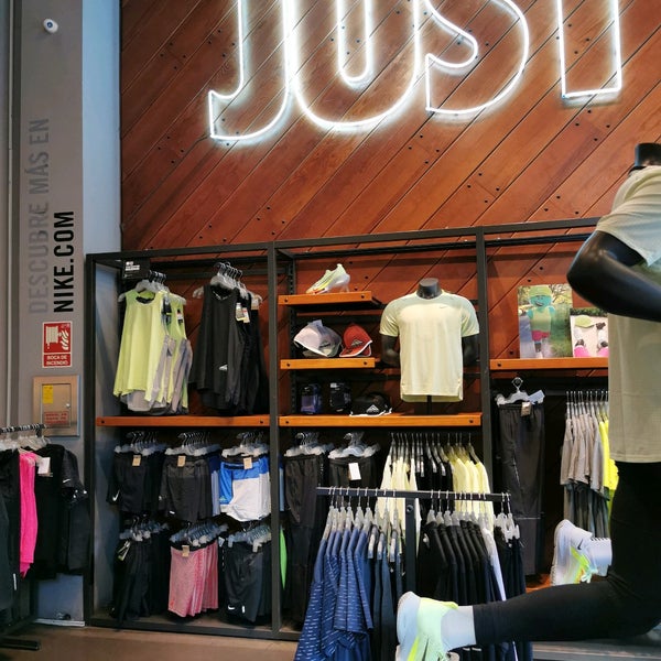 elección jazz Debilitar Nike Store - Gran Vía - 16 tips de 1430 visitantes