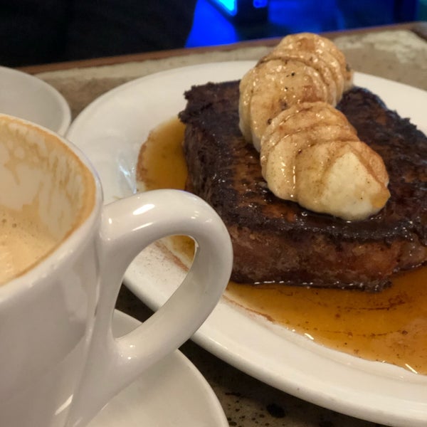 Das Foto wurde bei El Rey Coffee Bar &amp; Luncheonette von Dolores C. am 11/7/2018 aufgenommen
