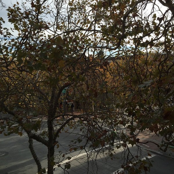 11/11/2014 tarihinde Ashu J.ziyaretçi tarafından Garden Court Hotel'de çekilen fotoğraf
