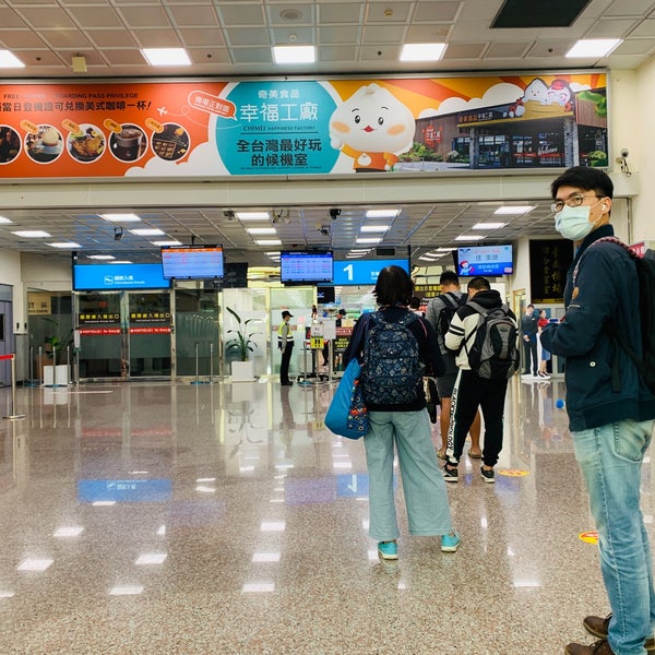Photo taken at Tainan Airport (TNN) by 璟玟 張. on 12/1/2020