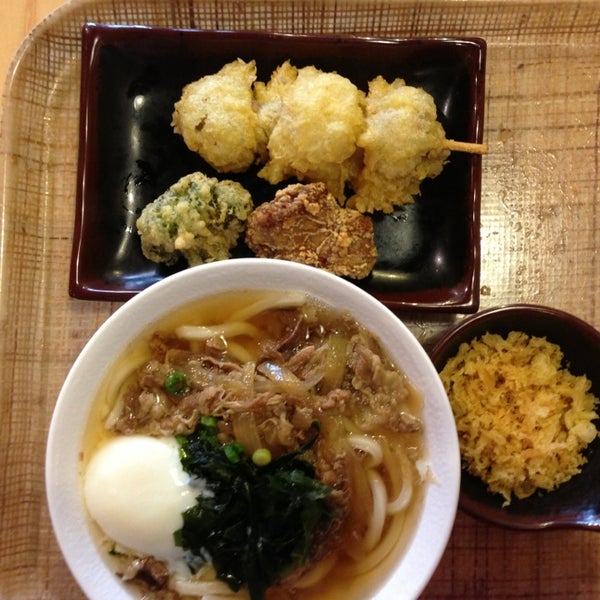 Foto tomada en U:DON Fresh Japanese Noodle Station  por Chris H. el 3/31/2013