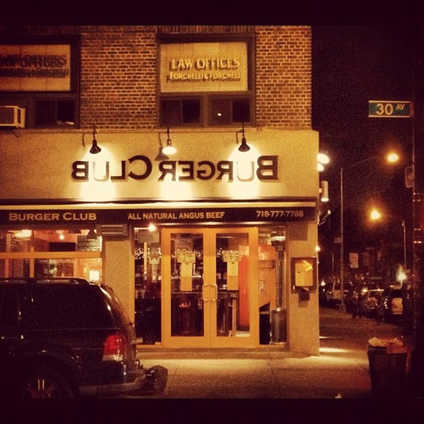 รูปภาพถ่ายที่ Burger Club โดย Teddy เมื่อ 12/15/2012