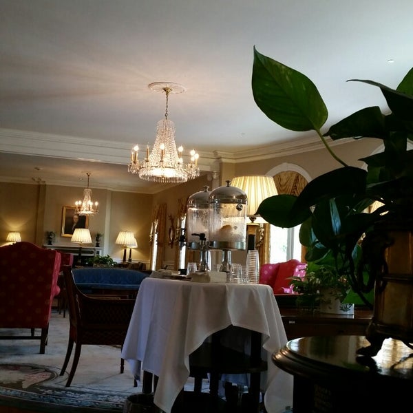 Photo taken at Williamsburg Inn, an official Colonial Williamsburg Hotel by Nancy B. on 7/6/2014
