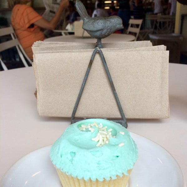 รูปภาพถ่ายที่ Bird Bakery โดย Stefanie S. เมื่อ 8/4/2015