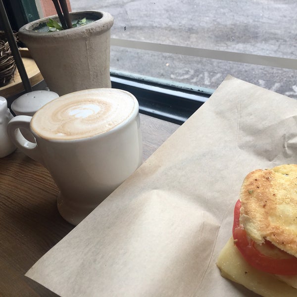 5/18/2017 tarihinde Stefanie S.ziyaretçi tarafından Bird Bakery'de çekilen fotoğraf