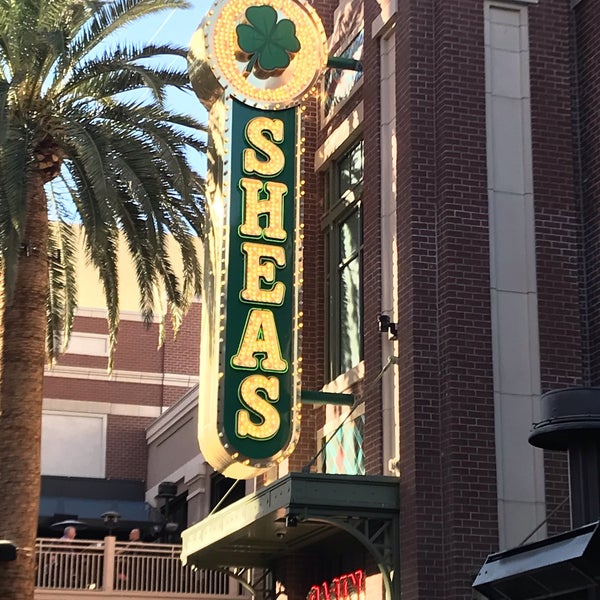 Foto tirada no(a) Off The Strip at The LINQ por Marc E. em 11/13/2019