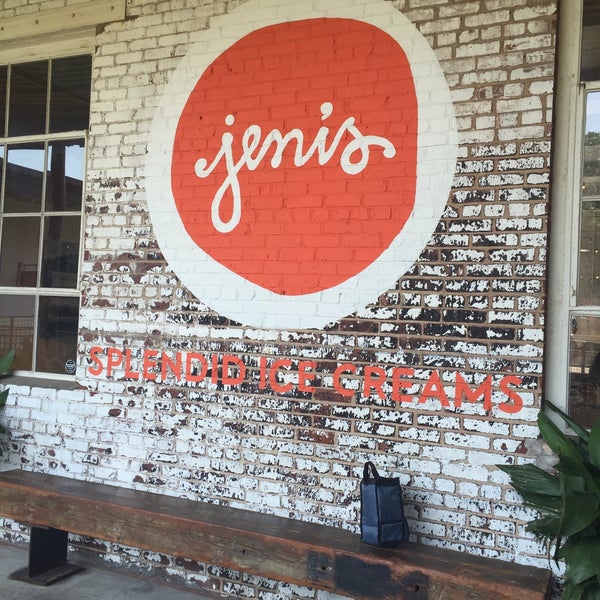 Снимок сделан в Jeni&#39;s Splendid Ice Creams пользователем June 6/27/2016