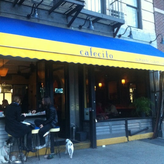 รูปภาพถ่ายที่ Cafecito โดย Rob C. เมื่อ 11/11/2012
