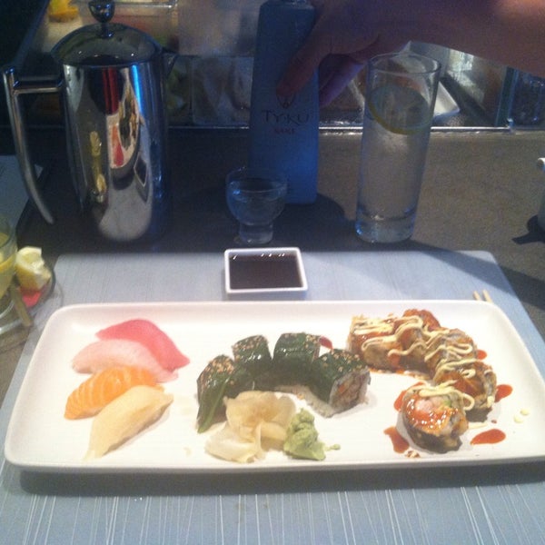 Foto tirada no(a) Nara Sushi and Korean Kitchen por Taylor D. em 8/10/2014