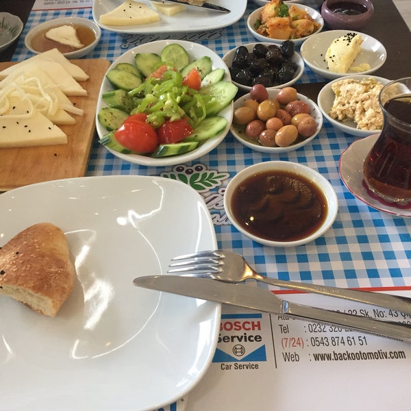 Foto tirada no(a) Morisi Kahvaltı &amp; Girit Mutfağı por Beril K. em 2/4/2017