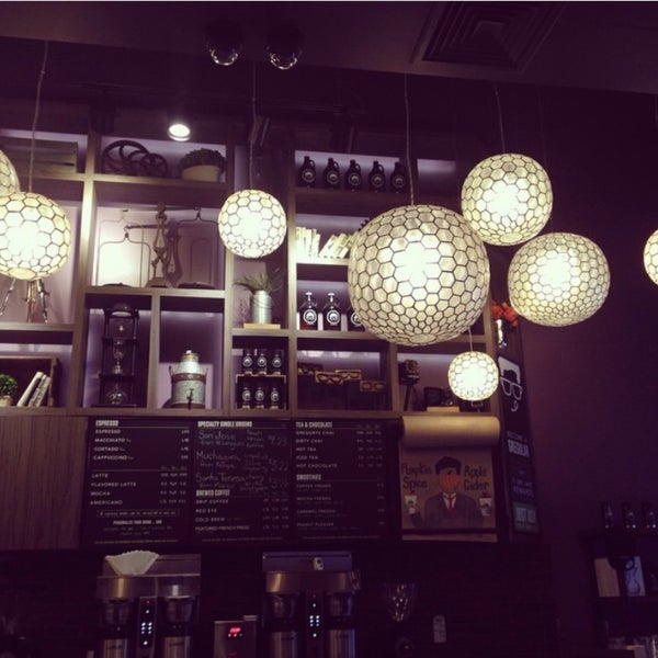 Foto diambil di Gregorys Coffee oleh Sejal pada 5/7/2015