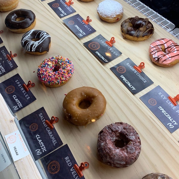 6/3/2019 tarihinde Wael H.ziyaretçi tarafından Sugar Shack Donuts &amp; Coffee'de çekilen fotoğraf