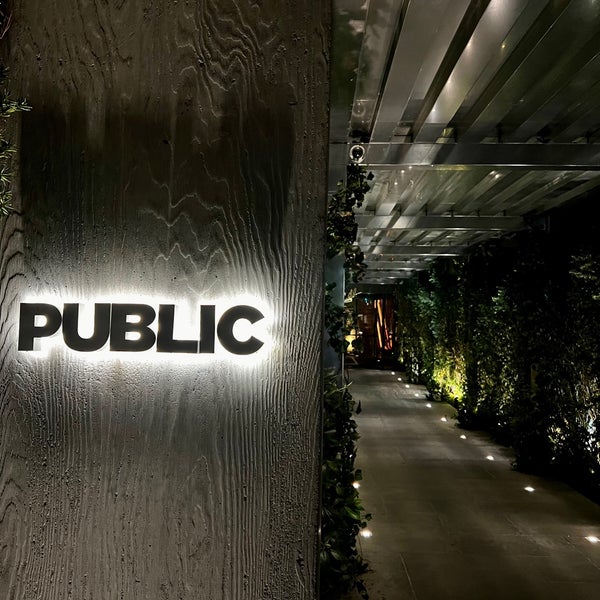 Foto tirada no(a) PUBLIC, an Ian Schrager hotel por Wael H. em 5/6/2022
