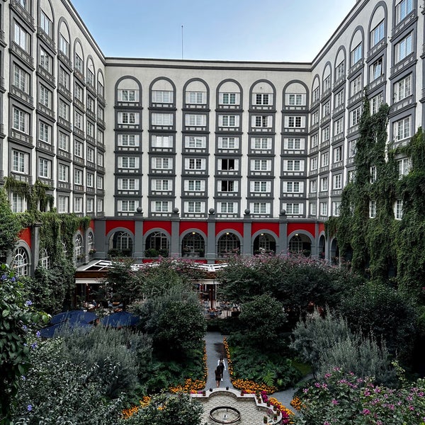 รูปภาพถ่ายที่ Four Seasons Hotel โดย Wael H. เมื่อ 10/31/2022