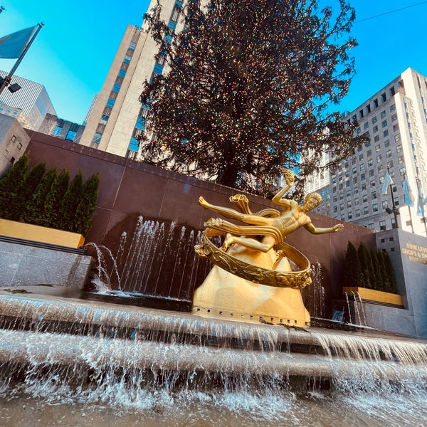 Foto tomada en The Rink at Rockefeller Center  por Miss. R. el 1/1/2023