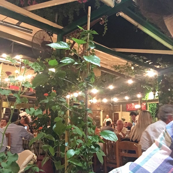 7/4/2016 tarihinde Gökhan T.ziyaretçi tarafından Romeo Garden Restaurant'de çekilen fotoğraf