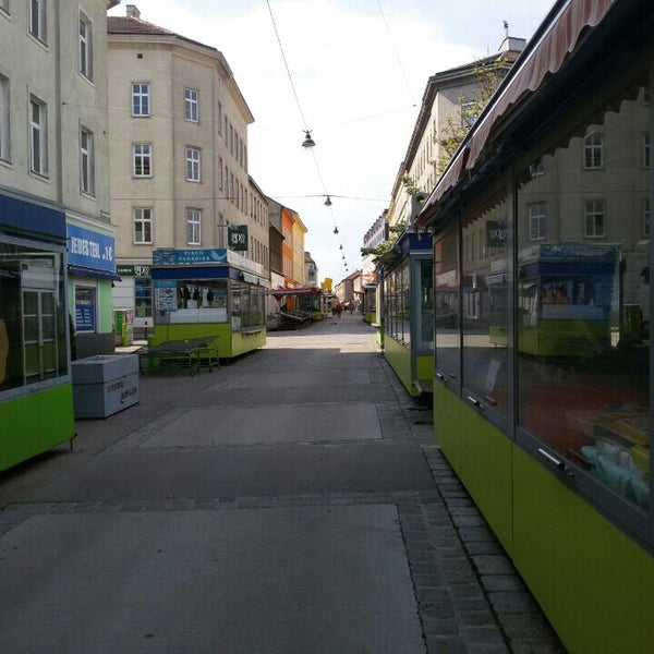 รูปภาพถ่ายที่ Brunnenmarkt โดย Guenther M. เมื่อ 5/14/2015