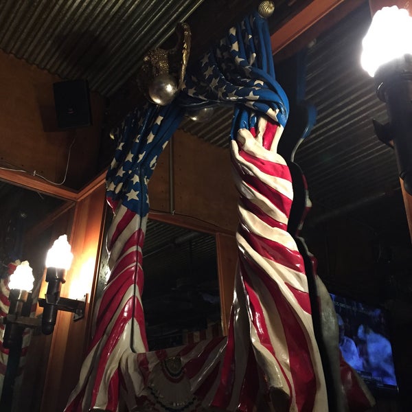 Photo taken at Old Glory by Patricia G. on 12/27/2014