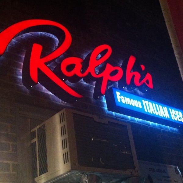 Das Foto wurde bei Ralph&#39;s Famous Italian Ices von Colleen M. am 6/18/2014 aufgenommen