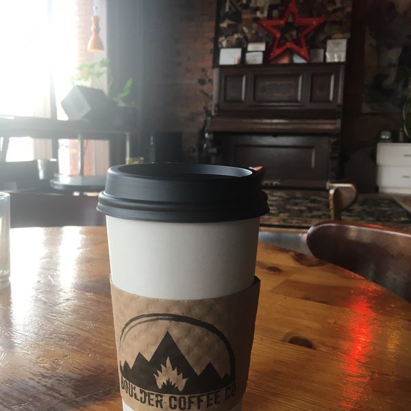 Снимок сделан в Boulder Coffee Co Cafe and Lounge пользователем Jennifer S. 12/13/2016