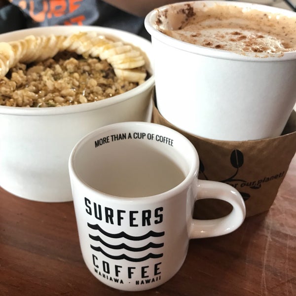 รูปภาพถ่ายที่ Surfers Coffee Bar โดย Tiffany T. เมื่อ 4/20/2018