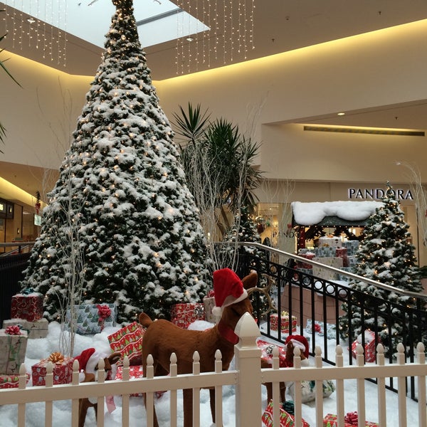 12/13/2016 tarihinde Tiffany T.ziyaretçi tarafından Marketplace Mall'de çekilen fotoğraf