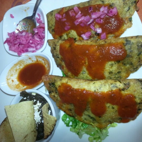 Foto diambil di La Casita del Chef Restaurante oleh Monica C. pada 12/30/2012
