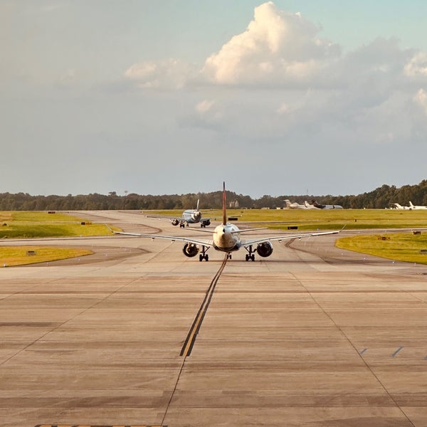 Photo taken at Charleston International Airport (CHS) by Matt D. on 8/17/2023