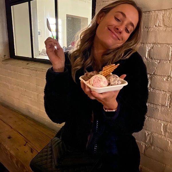 11/21/2020 tarihinde Matt D.ziyaretçi tarafından Jeni&#39;s Splendid Ice Creams'de çekilen fotoğraf