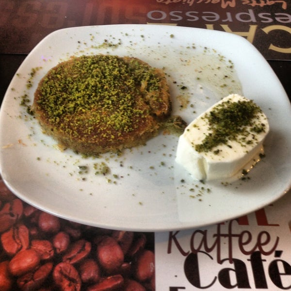 Foto scattata a Fuala Cafe &amp; Restaurant FULYA da Levent Ümit E. il 9/16/2013