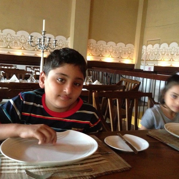 Das Foto wurde bei White House Restaurant von Nadeem A. am 4/21/2013 aufgenommen