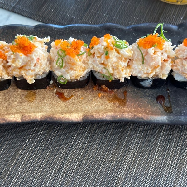 Foto tirada no(a) Yada Sushi por Merve K. em 10/19/2023
