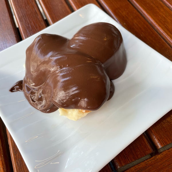 รูปภาพถ่ายที่ Tatlım Anna Profiterol โดย Merve K. เมื่อ 6/26/2022