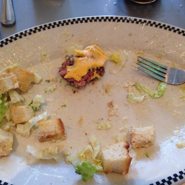 No bun burger caesar salad took 20 minutes to arrive. Then a worker cleaned the door with windex in front of my table so I got to taste some of that. Food was ok but probably won't come back here!