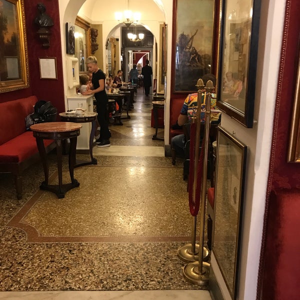 Das Foto wurde bei Antico Caffè Greco von Fahad A. am 5/12/2017 aufgenommen