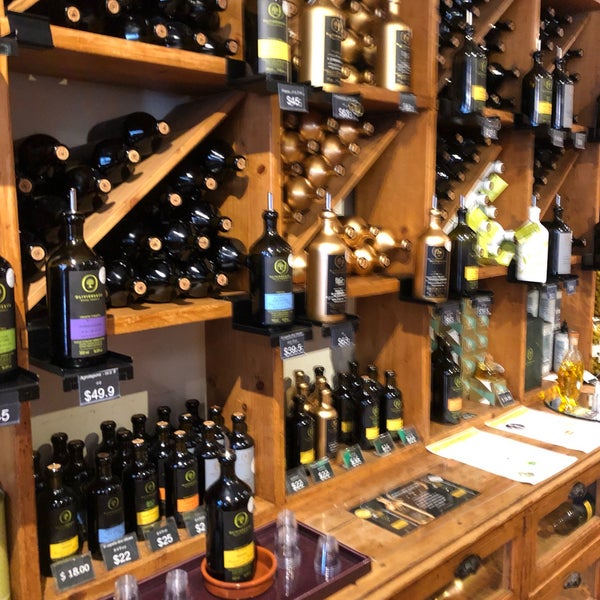 Foto diambil di Casa Oliveira Wines &amp; Liquors oleh Kelly A. pada 8/26/2019