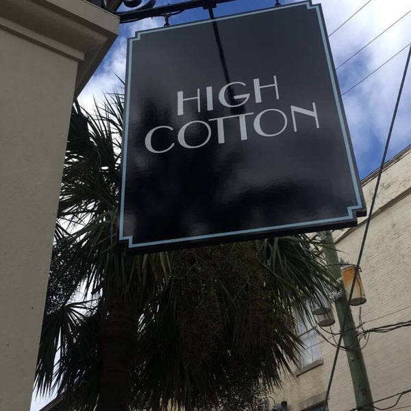 Foto tirada no(a) High Cotton Restaurant por Kelly A. em 10/7/2017