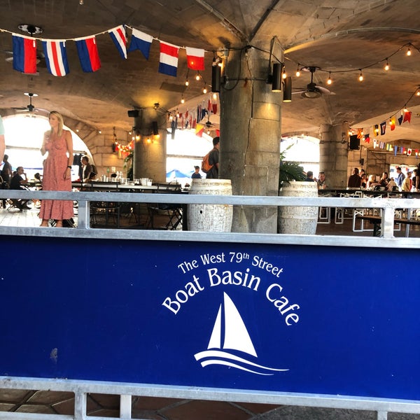 Foto tirada no(a) Boat Basin Cafe por Kelly A. em 8/25/2019