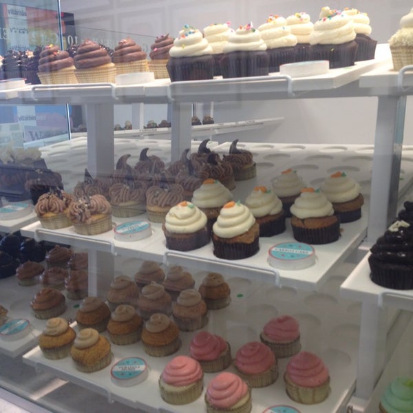 Photo taken at House Of Cupcakes by Joslyn H. on 5/22/2013
