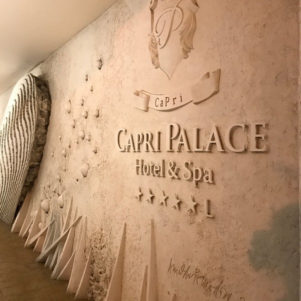รูปภาพถ่ายที่ Capri Palace Hotel &amp; Spa โดย Enis E. เมื่อ 9/5/2017