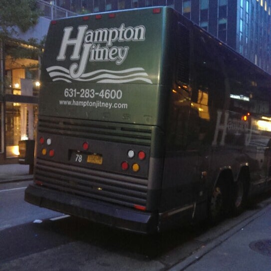 Hampton Jitney E 40th St & 3 Ave Bus Stop in Midtown East