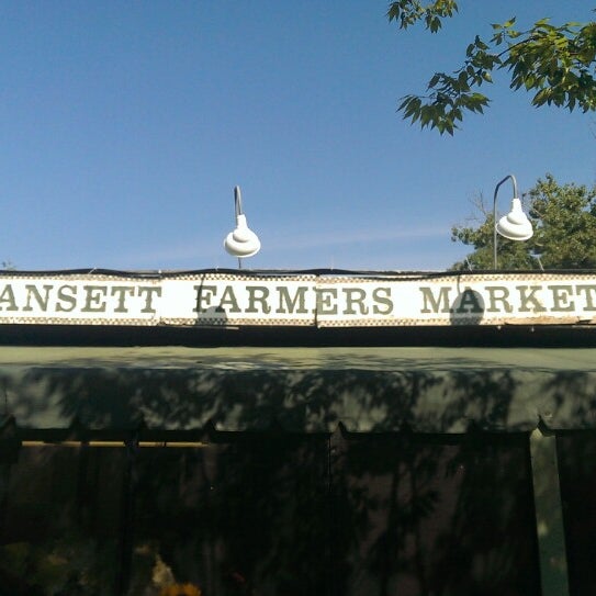 Foto scattata a Amagansett Farmers Market da Fred W. il 8/19/2013
