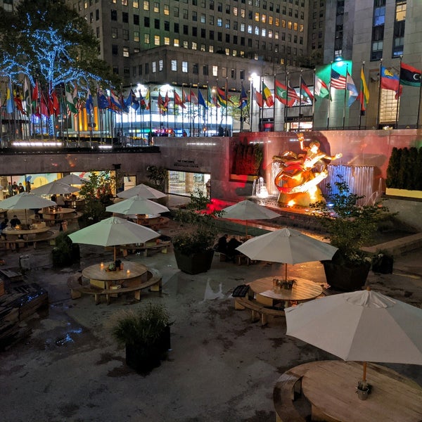 Das Foto wurde bei The Rink at Rockefeller Center von Fred W. am 10/30/2020 aufgenommen