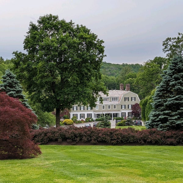 Photo taken at Mayflower Inn &amp; Spa, Auberge Resorts Collection by Fred W. on 6/2/2021