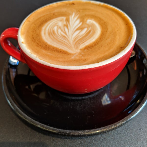Foto tirada no(a) Kava Cafe por Fred W. em 4/10/2019