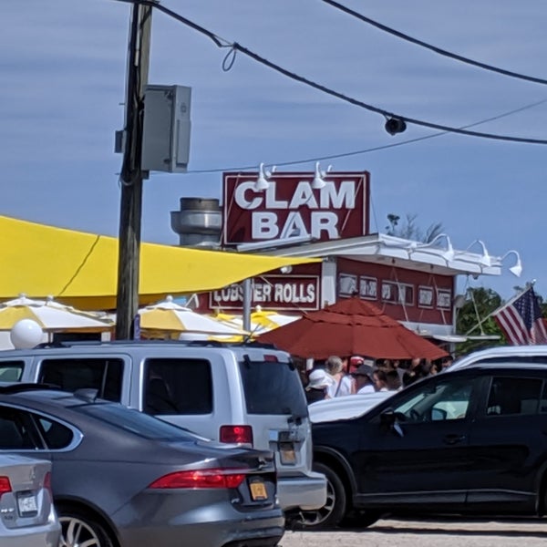 รูปภาพถ่ายที่ The Clam Bar โดย Fred W. เมื่อ 8/31/2019