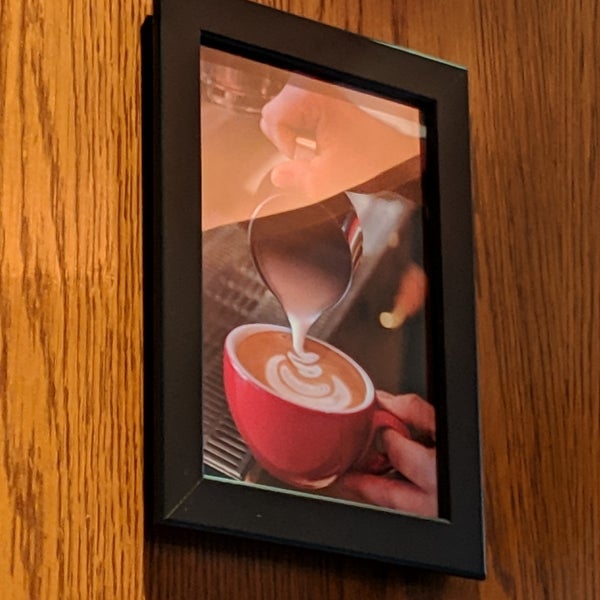Foto tirada no(a) Kava Cafe por Fred W. em 2/7/2019