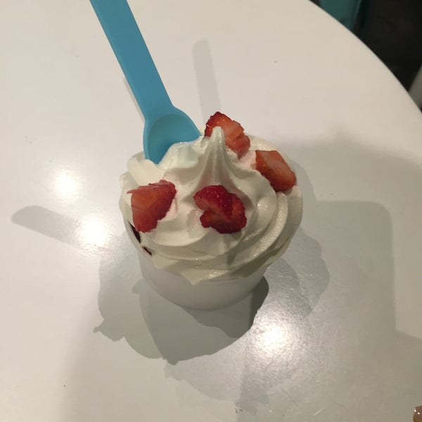 3/20/2015にFred W.がTreats Frozen Yogurt &amp; Ice Barで撮った写真