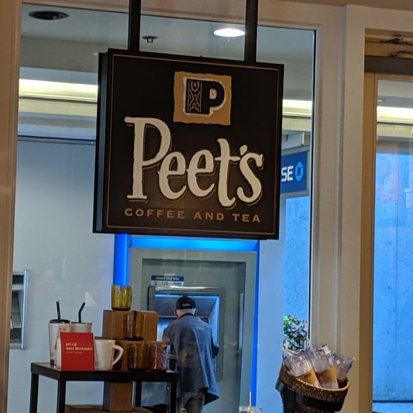 Photo taken at Peet&#39;s Coffee &amp; Tea by Fred W. on 9/13/2019