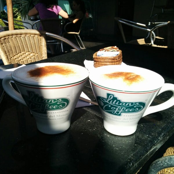 รูปภาพถ่ายที่ Lilian&#39;s Coffee&#39;s Ixtapa โดย Fred W. เมื่อ 12/31/2013